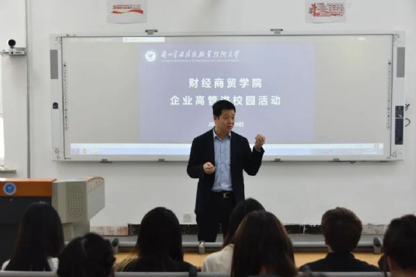 ��ζ�¼��F(tu��n)�����L(zh��ng)һ�Ѕ�����I(y��)�߹��M(j��n)У�@���(d��ng)